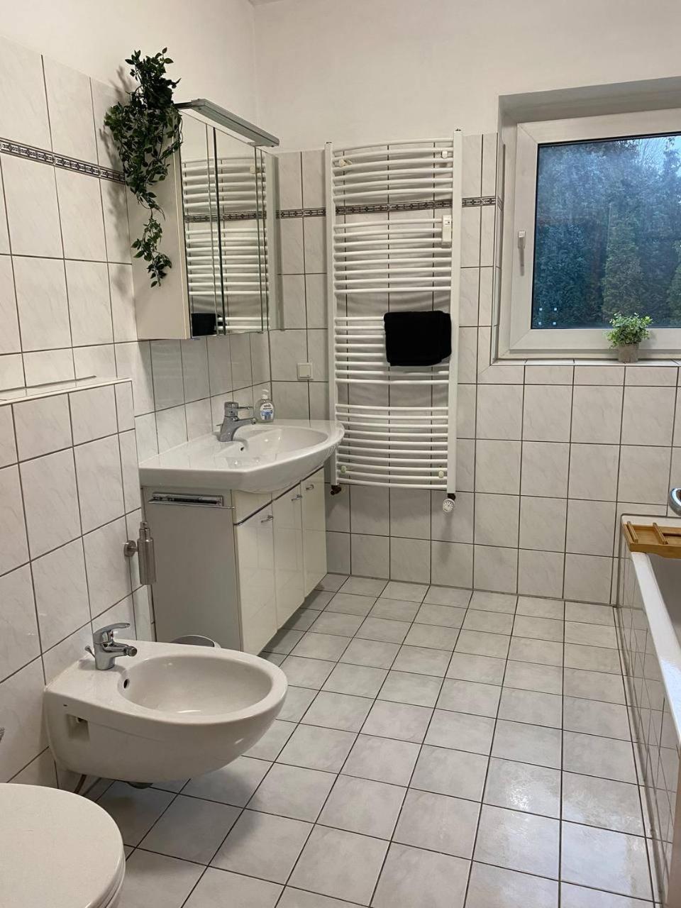 אסן Haus Mit Garten - Kingbett - Wifi - Parkplatz מראה חיצוני תמונה